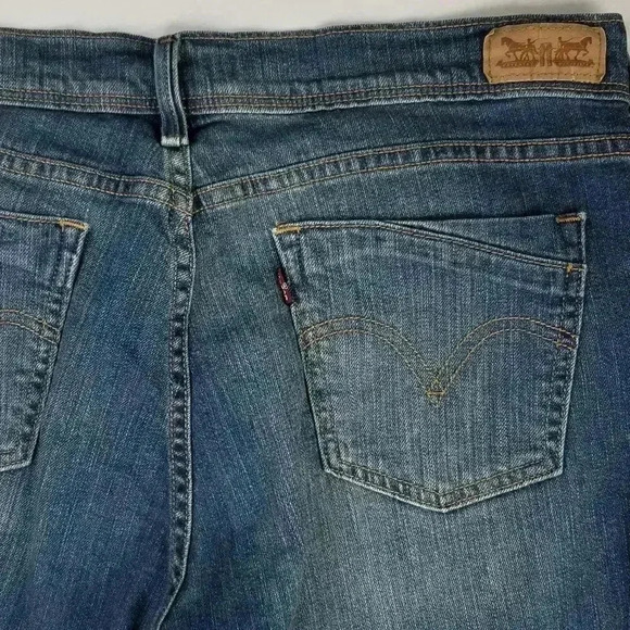 Levi's Women's Cuffed Capri Blue Denim Shorts 10 - Picture 1 of 8